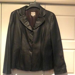 Armani Collezioni Women’s Leather jacket. Size 46. Gorgeous
